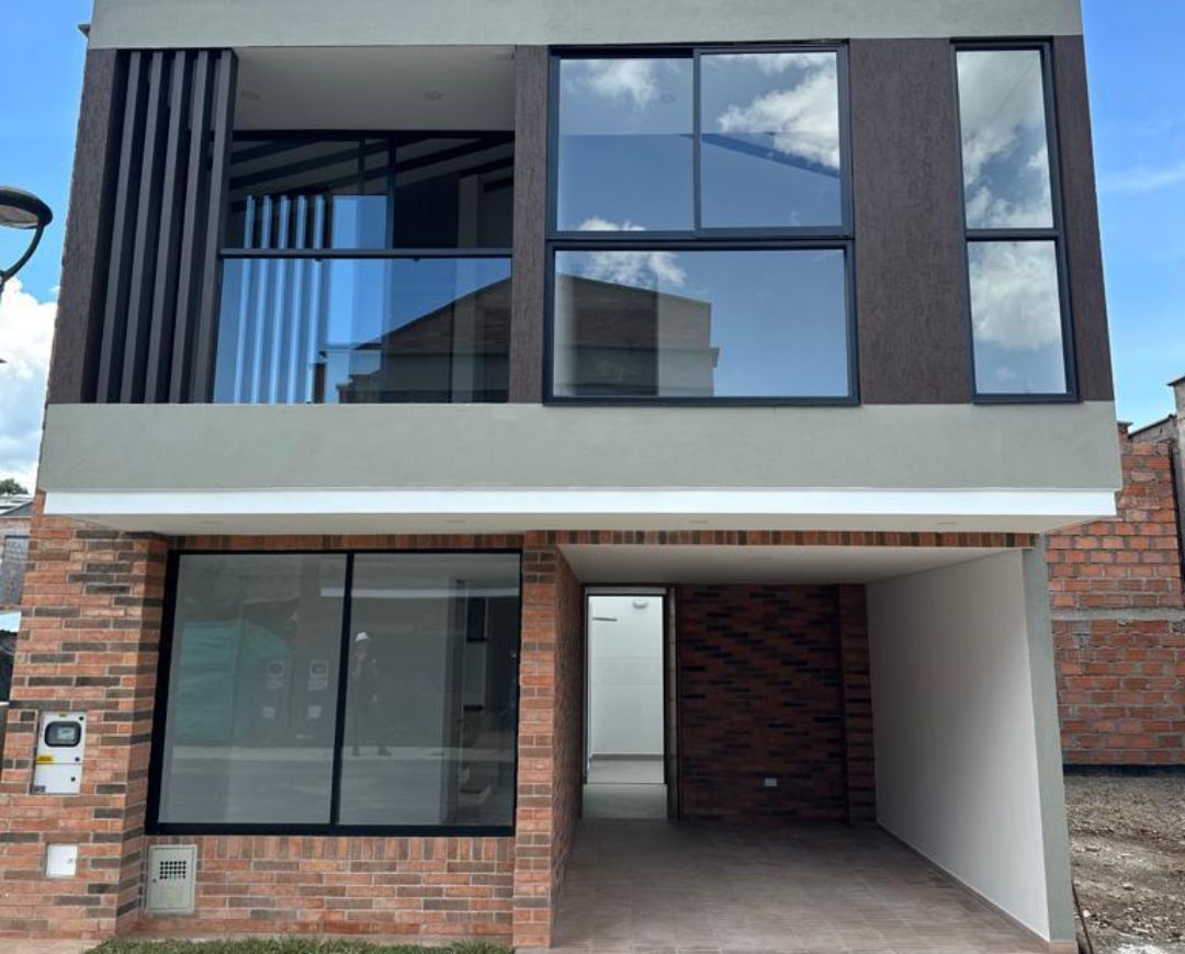 Casa Para Estrenar La Ceja